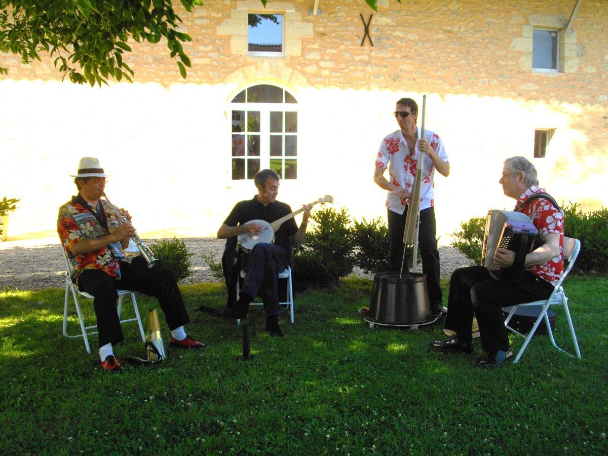 Hôtel La Tour Perrier Eyrans-de Soudiac Extérieur photo